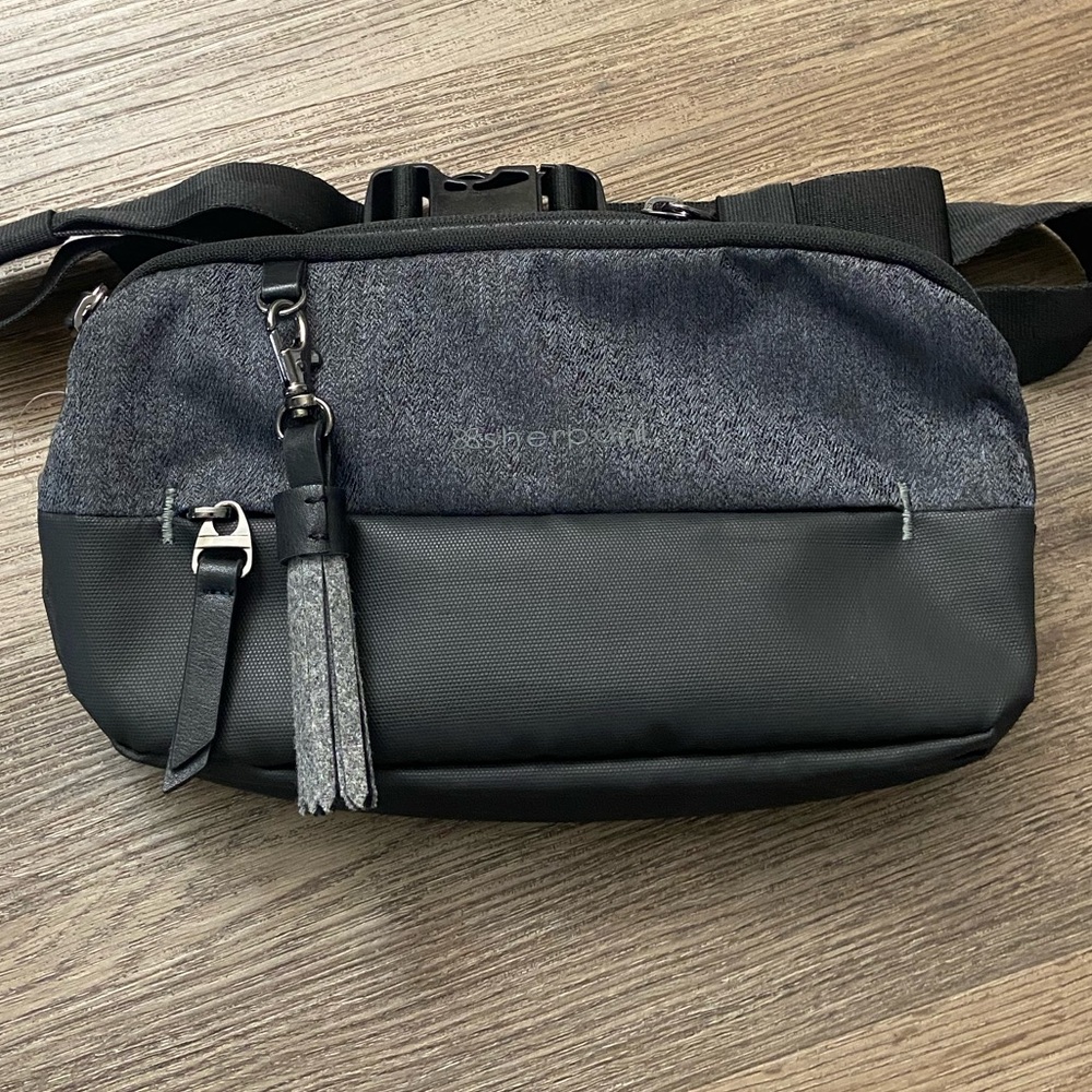 Sherpani hip/belt Anti-thief bag